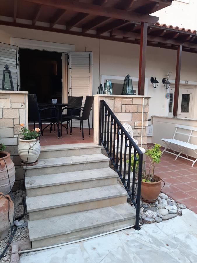 Limnaria Deluxe Maisonette Пафос Екстериор снимка